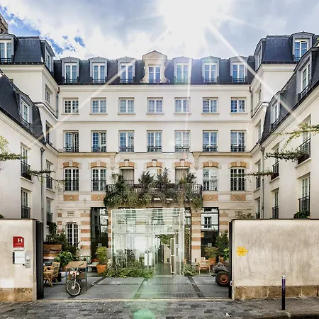 Kube Hotel