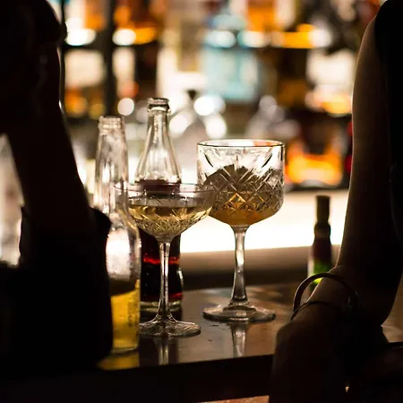 巴黎库贝酒店 - 冰极酒吧 酒店 4*